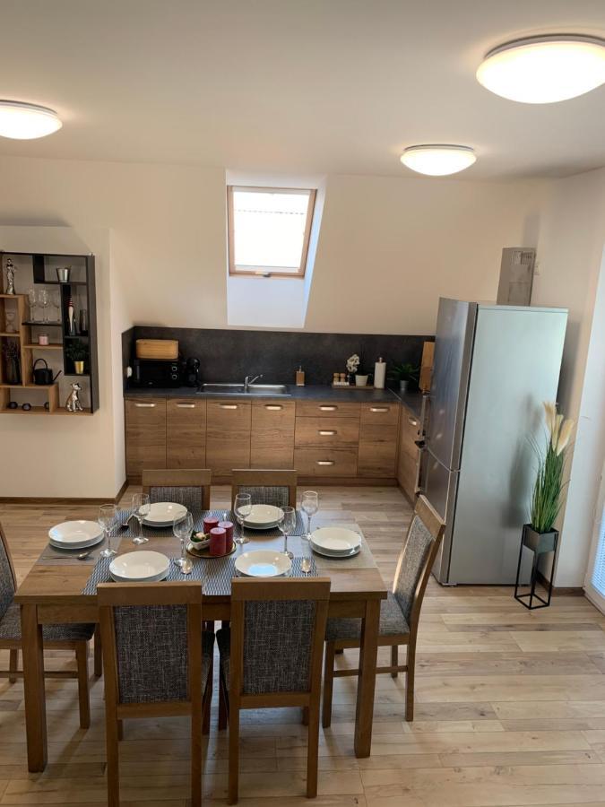 Cozy 2-Bedroom Vacation Apartment With Entire Top Floor Gaj  外观 照片