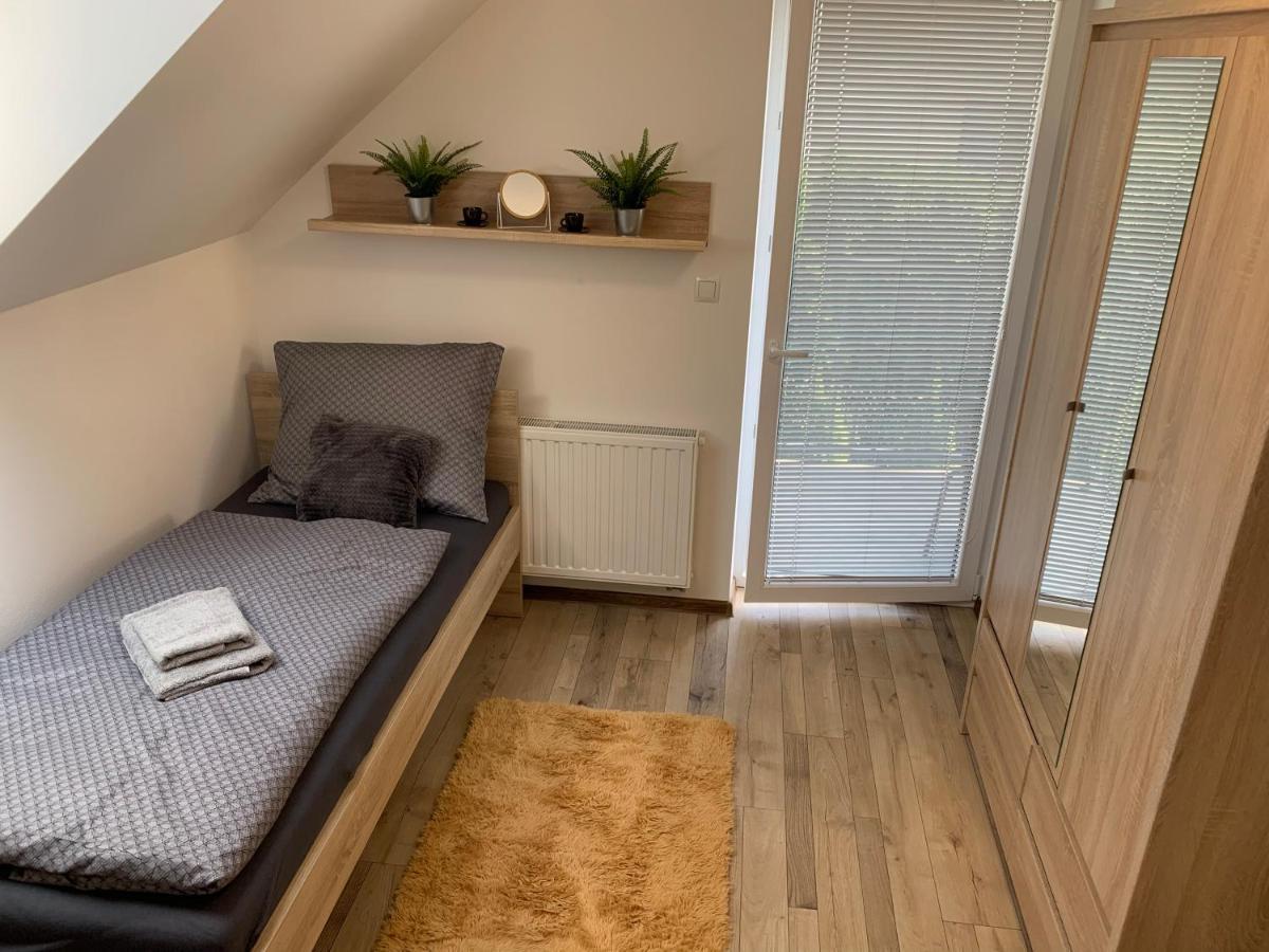 Cozy 2-Bedroom Vacation Apartment With Entire Top Floor Gaj  外观 照片