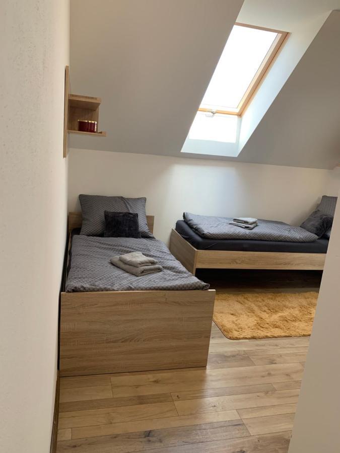 Cozy 2-Bedroom Vacation Apartment With Entire Top Floor Gaj  外观 照片
