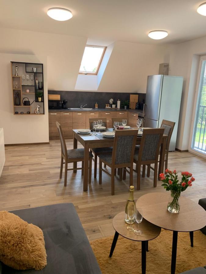 Cozy 2-Bedroom Vacation Apartment With Entire Top Floor Gaj  外观 照片