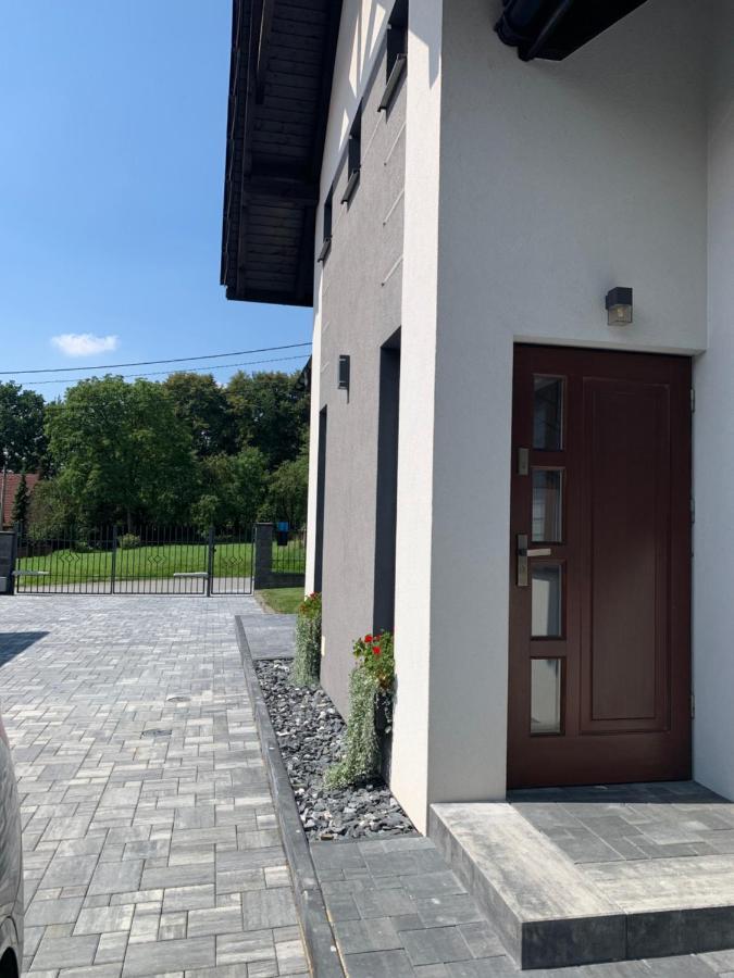 Cozy 2-Bedroom Vacation Apartment With Entire Top Floor Gaj  外观 照片